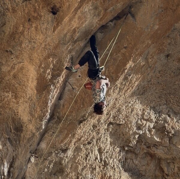 Timon Vos klimt Spaanse Estado Crítico (9a)