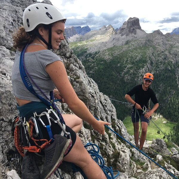 Nieuw rotsklimkamp voor jongeren: de stap naar buiten