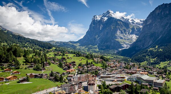 Aan de voet van de imposante Eiger