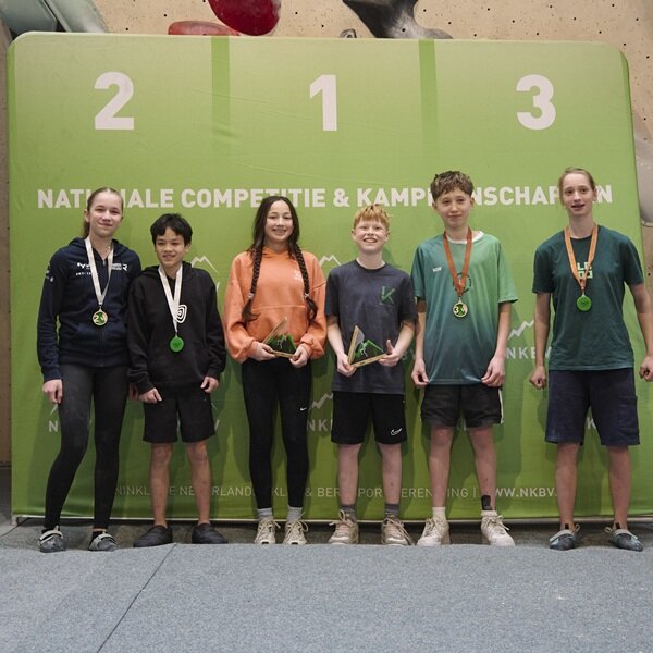 Bouldertalenten in bloei en onder druk op NJK: “Hier wil je het goed doen”