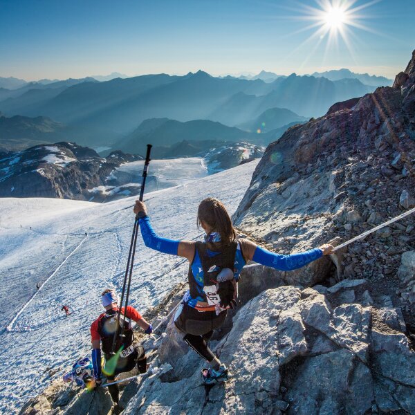 skyrunning van de trails in alpien terrein