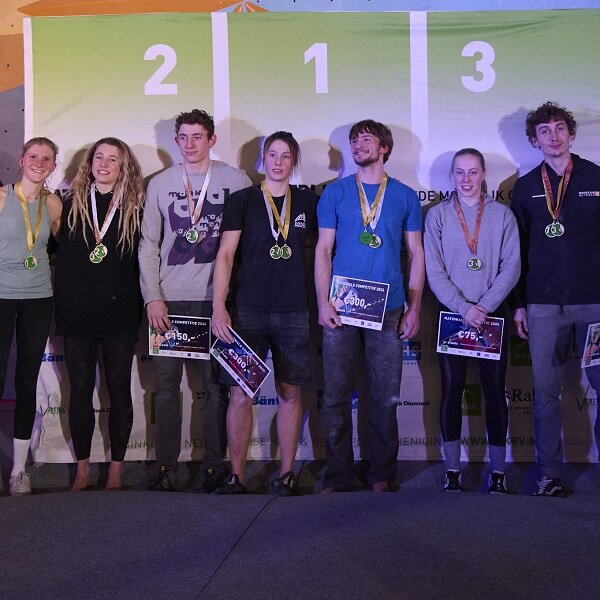 Winnaars van de bouldercompetitie en Lynn van der Meer