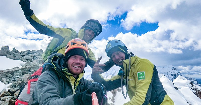 Bergbeklimmers op de top van de Puscanturpa Este (c.5450 m) in Peru samen met Vincent van Beek en Bas van der Smeede in 2012.     