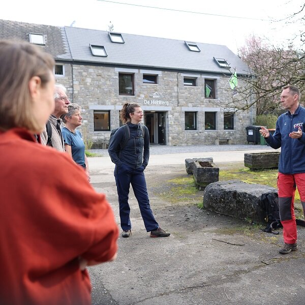 Rob legt uit voor de Herberg